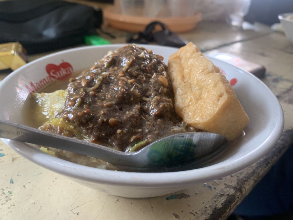 Nyicipi Keunikan Rujak Bakso di Kota Malang, Harganya Murah