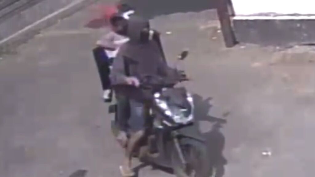 Sat Set, Hanya 6 Menit 2 Pencuri Gotong TV hingga Laptop di Sebuah Rumah Pakisaji Malang