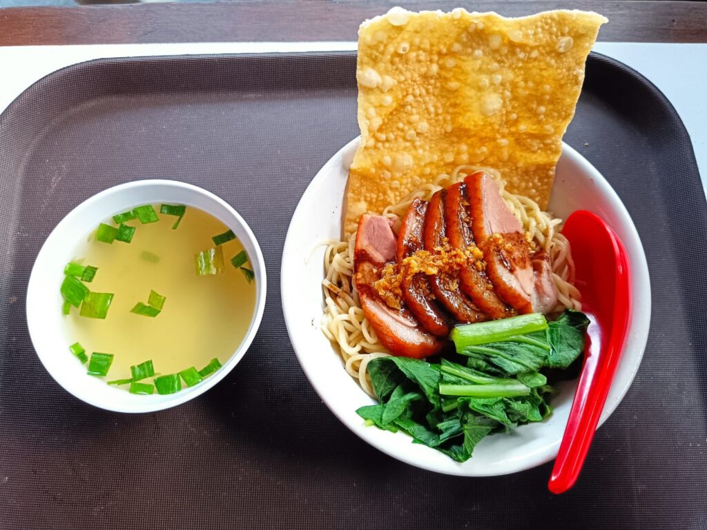 Menyantap Lezatnya Bakmi Bebek Peking Depot Chou Guo di Kota Malang