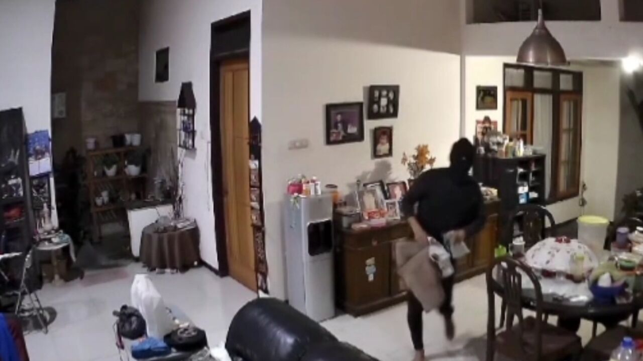 Aksi Pencuri Bepakaian Ala Ninja, Santroni Rumah Lansia di Lowokwaru dan Berhasil Kabur