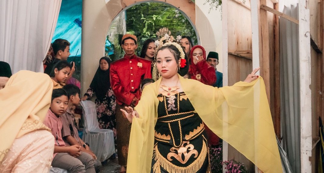 Nana Pranata Prawerti, penari muda yang sudah punya sanggar tari sendiri. (foto : Dok. pribadi)