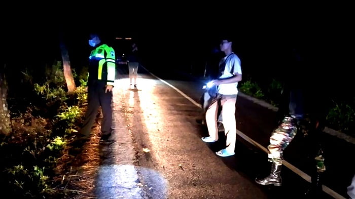 Proses olah TKP nakes Kota Malang kecelakan di Poncokusumo oleh Gakkum Satlantas Polres Malang. (Kanit Gakkum for blok-a.com)