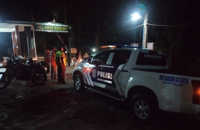 Proses olah TKP nakes Kota Malang kecelakan di Poncokusumo oleh Gakkum Satlantas Polres Malang. (Kanit Gakkum for blok-a.com)