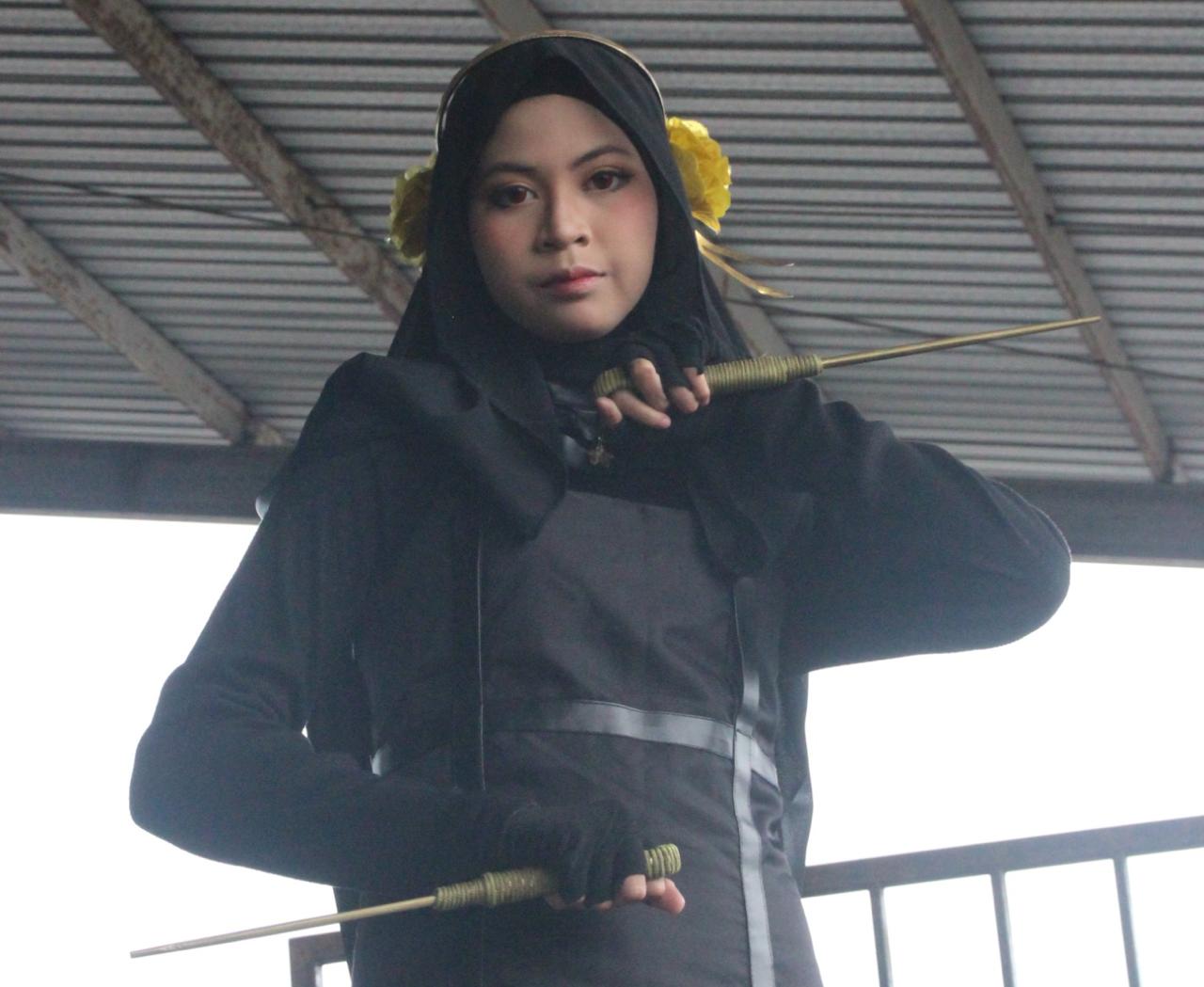 Tak ragu meski berhijab, cosplayer muda bernama Aya tetap bergiat (foto : Widya Amalia/Blok-A)