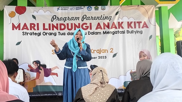 Program parenting bertajuk ‘Strategi Orang Tua dan Guru dalam Mengatasi Bullying’, di SDN Bakalan Krajan 2, Rabu (20/12/2023).