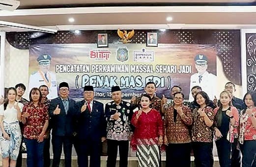 Wali Kota Blitar, Santoso saat menghadiri peluncuran program Penak Mas Edi di Kantor Dispendukcapil Kota Blitar. (blok-a.com/Bambang)