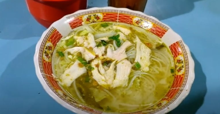 Soto Legend Oro-Oro Dowo Kota Malang, Kuahnya Bening Segar dengan Dimasak Pakai Arang