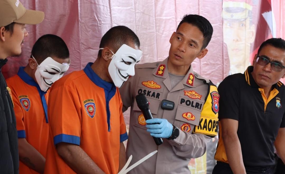 Satreskrim Polres Batu berhasil mengungkap dan menangkap pelaku pencurian dengan pemberatan (Curat) yang sempat di viralkan oleh pelapornya di media sosial TikTok,