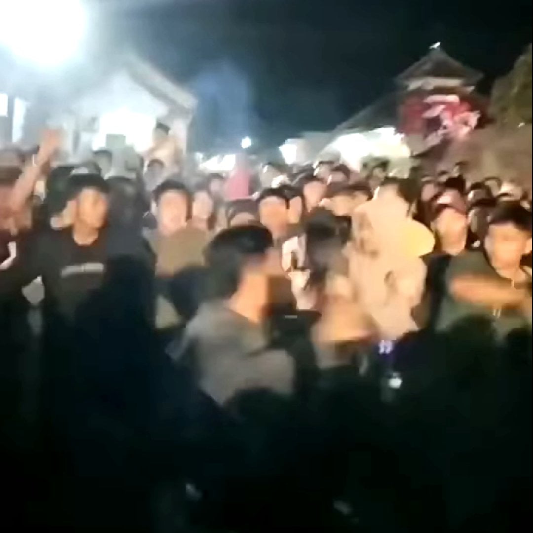 Acara pertunjukan kesenian tradisional bantengan di Desa Talok Kecamatan Turen, Kabupaten Malang, dinodai adanya kericuhan penonton.