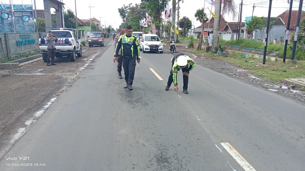 Kecelakaan terjadi di Jalan Raya Jatiguwi Desa Jatiguwi Kecamatan Sumberpucung Kabupaten Malang, Jumat (15/12/2023) siang tadi.