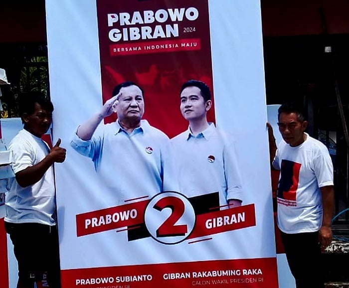 Baliho Prabowo Gibran dari tim relawan Gibran Rakabuming Raka "Bolone Mase". (Foto : blok-a.com/Fajar)