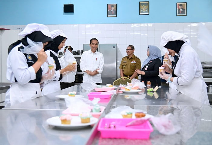 Presiden Jokowi saat mengunjungi SMKN 3 Kota Malang, Kamis (14/12/2023).(istimewa)