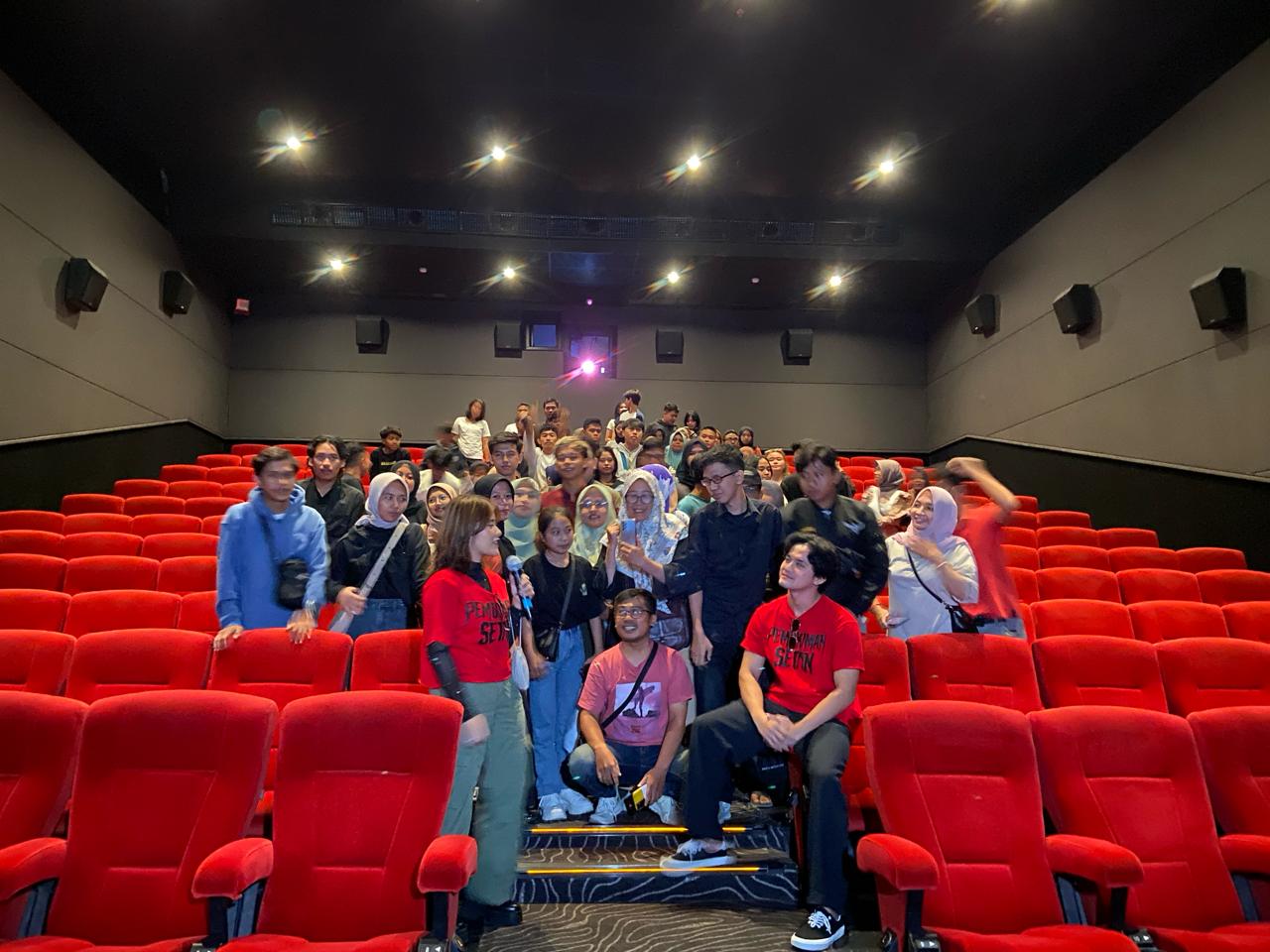 Dua Pemeran Film Pemukiman Setan Datang ke Malang, Terkesan Akan Antusiasme Penonton