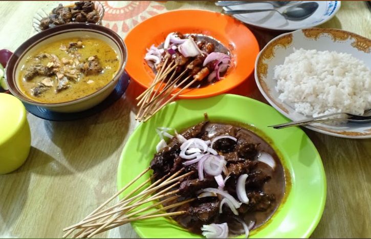 Kuliner sate gule dan krengsengan Kuda di Warung Lumintu Kendalpayak, Pakisaji, Kabupaten Malang (dok. Gmaps)
