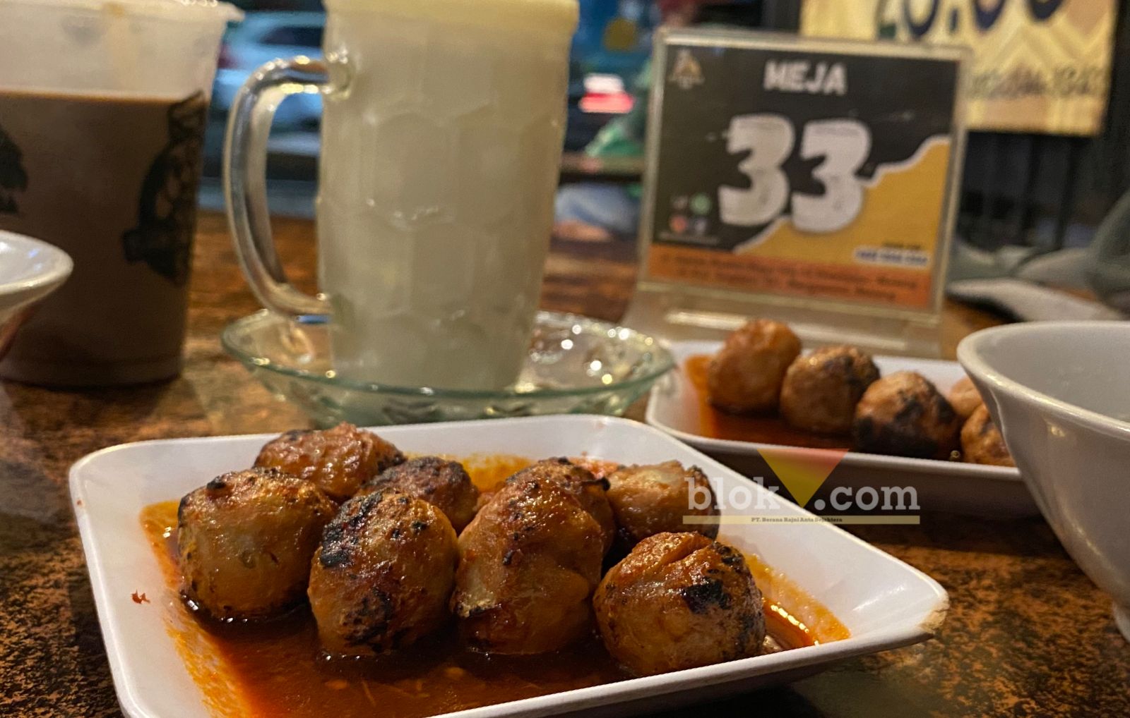 Menu bakso bakar dan STMJ di Bakso Bakar SS Kota Malang (Blok-a.com/ Putu Ayu Pratama S)