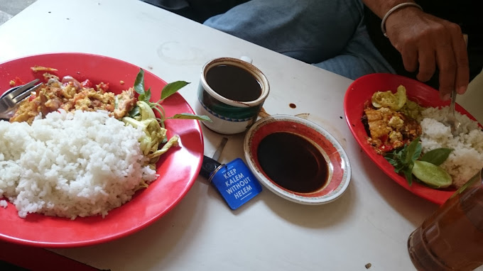 Warning Alias Warung Kuning, Warkop Biasa Namun Pelanggannya Para Pemilik Kafe di Malang