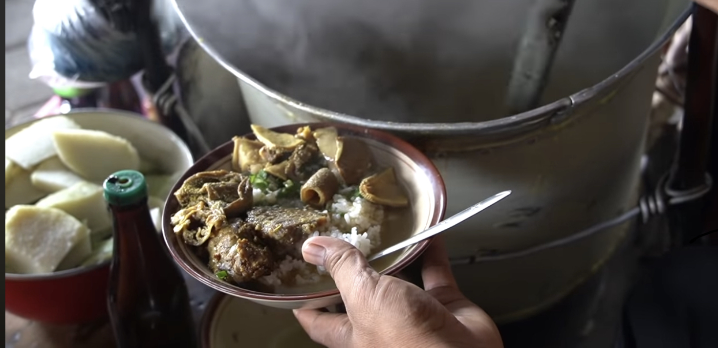 Mencicipi Soto Kambing Khas Malang, Cara Masak dan Bumbunya Tak Pernah Berubah Sejak 1990