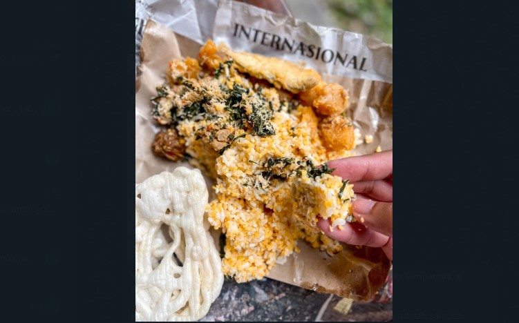 Warung Nasi Jagung Bu Muslikah, Favorit Mahasiswa UM Gegara 'Porsi Tukang Gali'