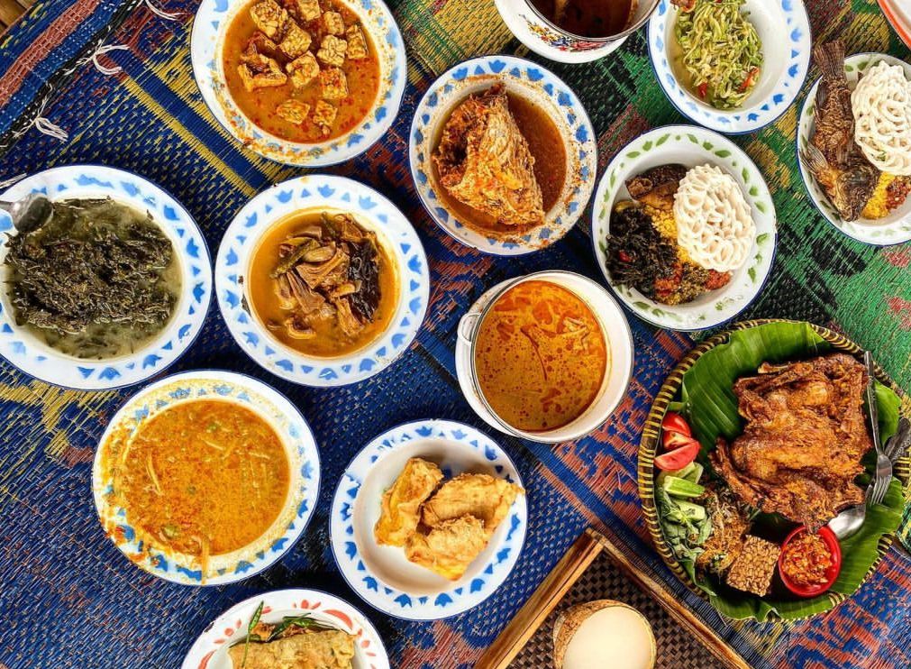 Terkenal dengan spesialis ingkung, kedai ini menyediakan ingkung dengan jenis ayam kampung dan pejantan. Kalian