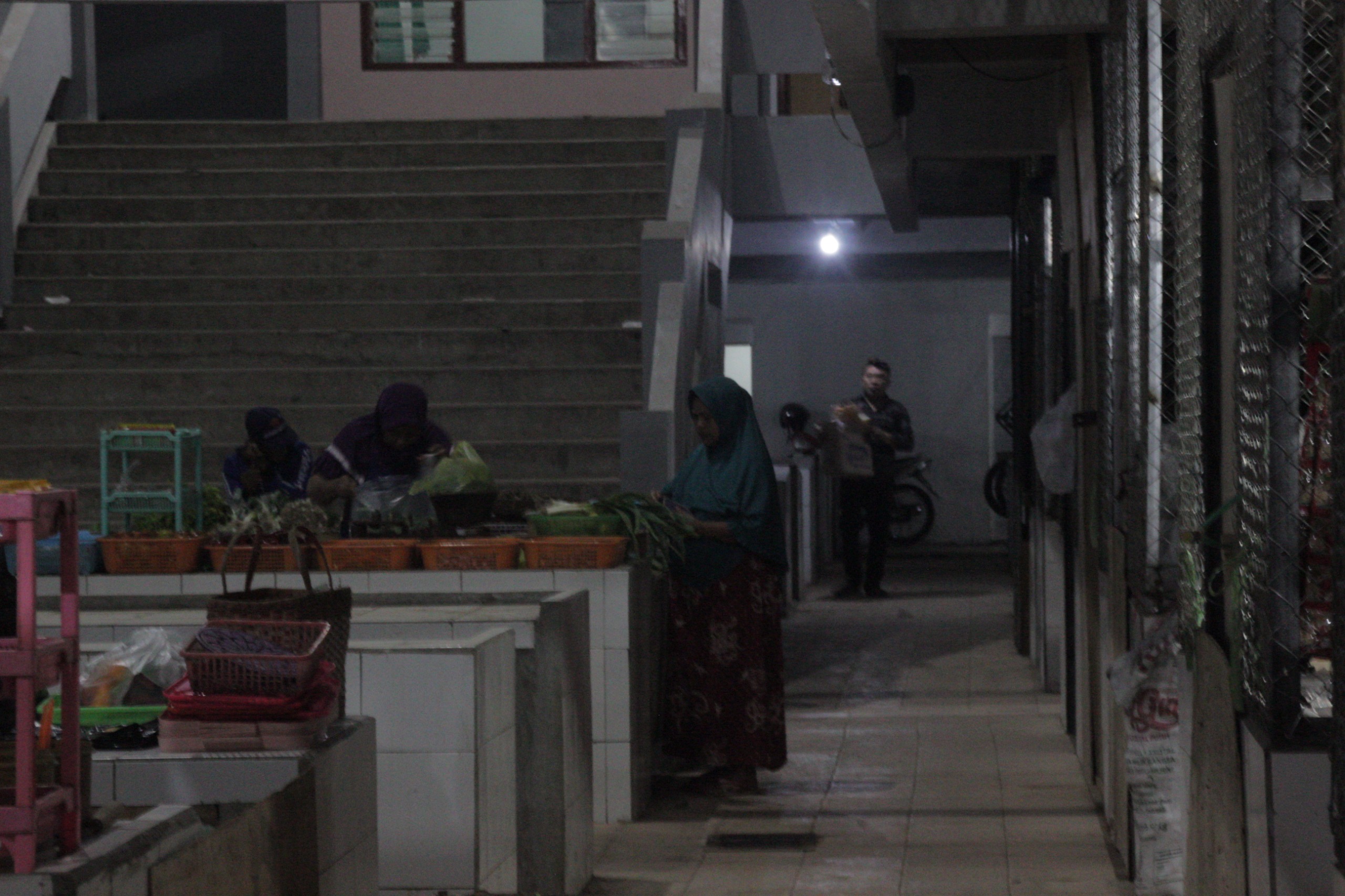 Suasana Pasar Kebalen dalam (foto : Widya Amalia/Blok-A)