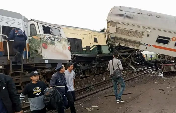 Kecelakaan antara Kereta Api (KA) Turangga dengan KA lokal Bandung Raya di Cicalengka Kabupaten Bandung. (Dok PT KAI Daop 7 Madiun)