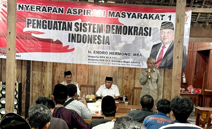 Anggota MPR RI dan DPR RI Fraksi Gerindra Dapil Jatim 6, Ir. Endro Hermkno, MBA menggelar penyerapan aspirasi masyarakat tentang Penguatan Sistem Demokrasi Indonesia. (blok-a.com/Fajar)