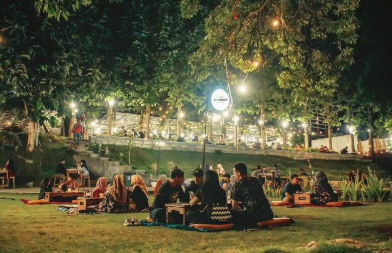 Menikmati Kuliner Outdoor di Kota Malang, Ini 5 Restoran dengan Pemandangan Menakjubkan