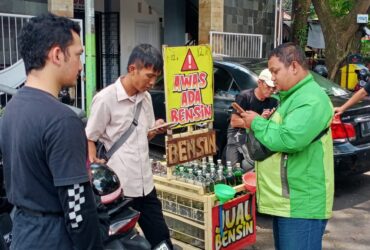 Lokasi yang diduga jadi peredaran uang palsu di lapak bensin eceran di Kota Malang (blok-a/Bob)