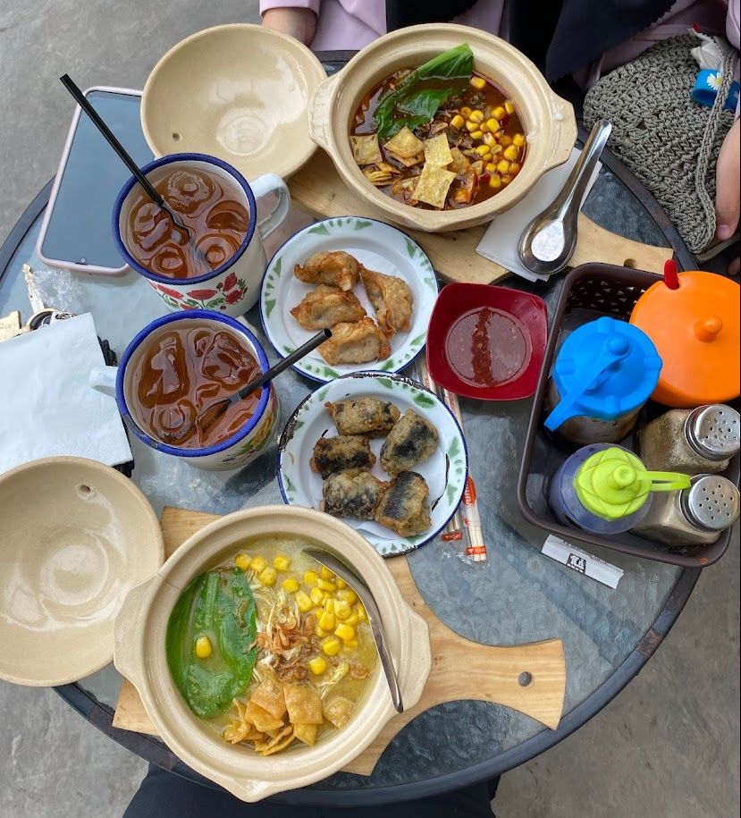 Bahkan di Malang aneka kuliner unik sangat mudah ditemui dan salah satunya yakni kuliner bubur ayam bakar. Disebut bubur