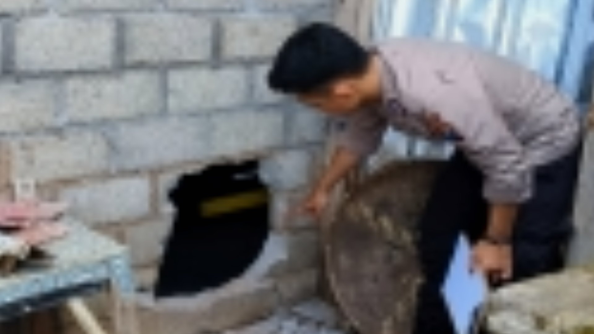 Terekam CCTV, Dua Orang Bobol dan Curi Rokok dan Uang di Toko Kelontong di Wagir Malang