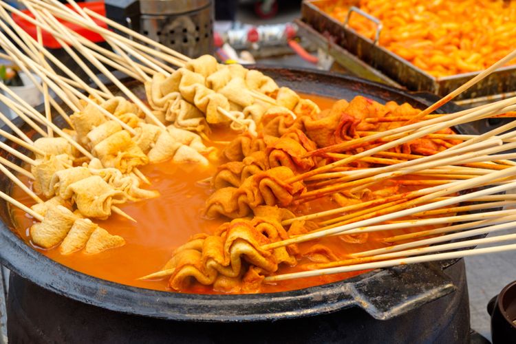 Ilustrasi kuliner Korea : bakso ikan atau fish cake (odeng).(SHUTTERSTOCK/DANIEL FUNG)