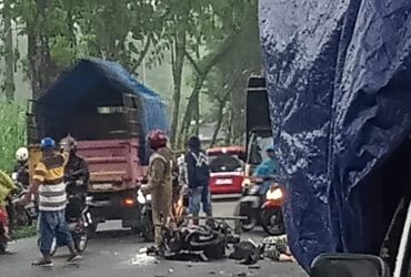 Sepeda motor rusak parah pasca ditabrak dan terlibat kecelakaan dengan truk Kecamatan Wajak Kabupaten Malang, Sabtu (25/2/2024) (blok-a/Agus)