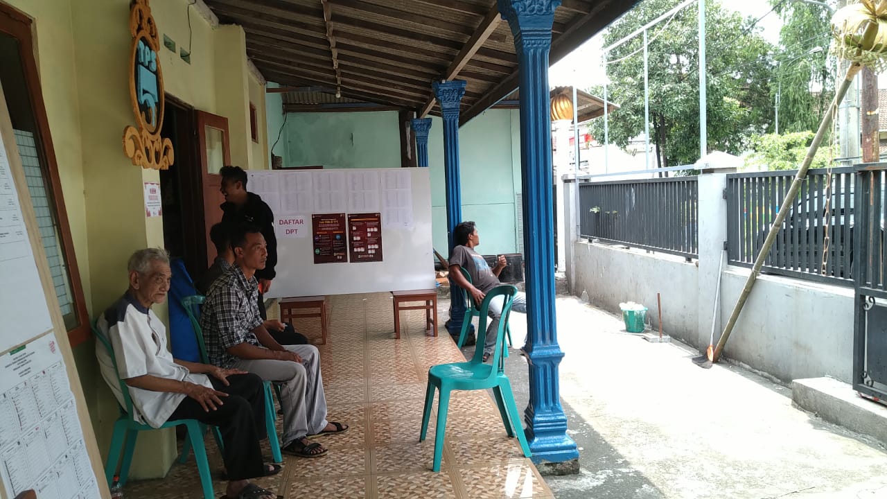 Lansia yang masih aktif sebagai pemilih di RW III, Bunulrejo, Kota Malang (foto : Widya Amalia/Blok-A)