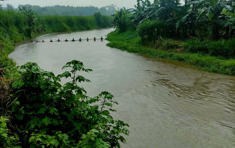 sungai Kali Mbambang Blitar. (blok-a.com/Bambang)