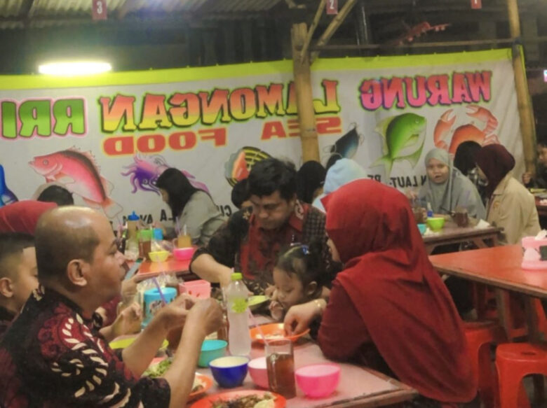 Warung Lamongan RRI Lalapan dan Seafood yang Menggugah Selera di Kota Malan