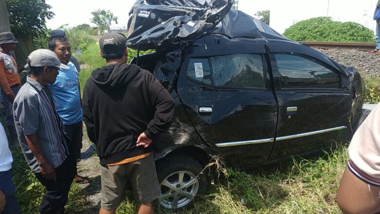 Selamat dari Tabrakan dengan Kereta Api di Malang, Sopir Mobil Beri Kesaksian: 'Tiba-Tiba Muncul Kereta'