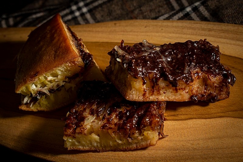 Martabak dan Terang Bulan Madonna yang Membuai Pengunjung Gajah Mada Plaza