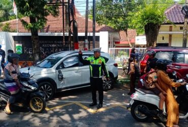 Situasi arus lalu lintas saat terjadi laka di Jalan Raya Ahmad Yani, Kelurahan Ardirejo, Kecamatan Kepanjen, Kabupaten Malang (dok Satlantas Polres Malang for blok-a.com)