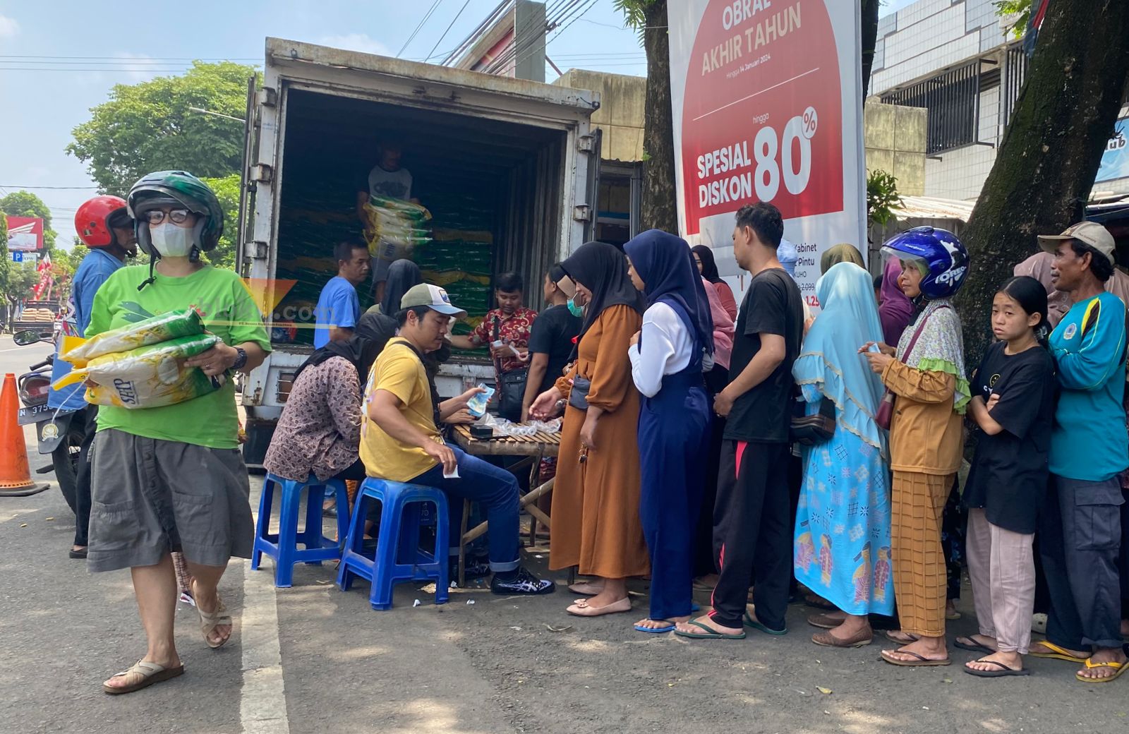 Cegah Inflasi, 8 Ton Beras Premium di Jual Murah di Pasar Kepanjen Kabupaten Malang