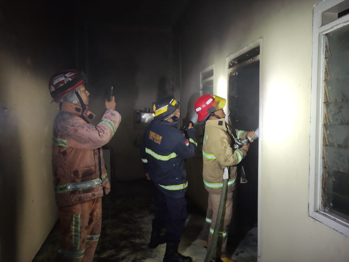 warga Jalan Bareng Tengah V RT 01 RW 03 Kelurahan Bareng Kecamatan Klojen Kota Malang terbakar Selasa (6/2/2024) kemarin malam.