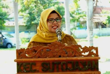 Bupati Blitar Hj. Rini Syarifah membuka Musrenbang Tingkat Kecamatan dan Musyawarah Pena Intan (Perempuan, Anak, Penyandang Disabilitas dan Kelompok Rentan) di Kantor Kecamatan Sutojayan. (blok-a.com/Fajar)