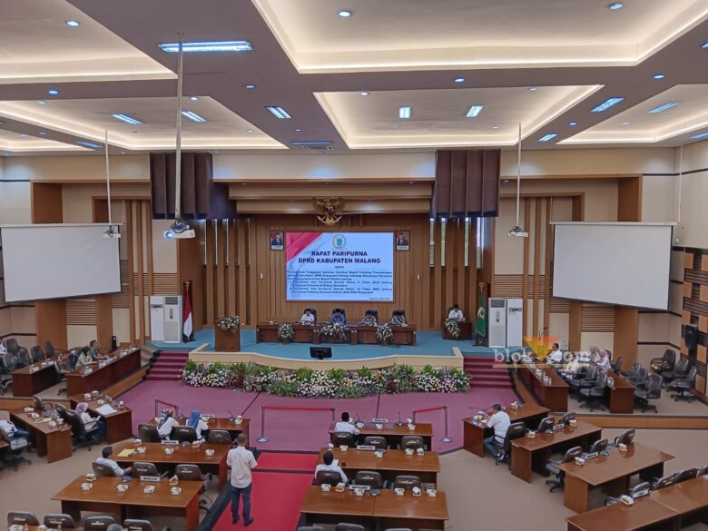 Rapat Paripurna Pembentukan Pansus DPRD Kabupaten Malang untuk penghapusan Perda Nomor 16 tahun 2003 tentang Perseroan Terbatas PT. Kigumas (blok-a.com/ Putu Ayu Pratama S)