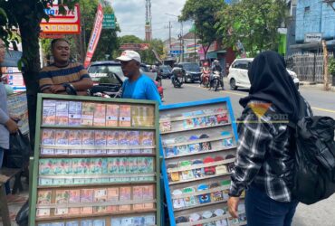 Penyedia jasa penukaran uang pecahan baru di wilayah Kepanjen, Kabupaten Malang (blok-a.com/ Putu Ayu Pratama S)