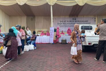 Antrian paket sembako murah di Polres Malang (blok-a.com/ Putu Ayu Pratama S)