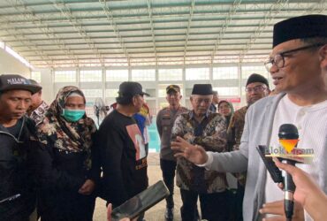 Wakil Ketua Komisi X DPR RI Abdul Fikri Faqih, bertemu keluarga korban tragedi Kanjuruhan (blok-a.com/ Putu Ayu Pratama S)