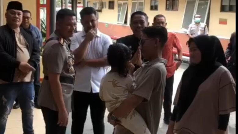 Kapolresta Malang Kota, Kombes Pol Budi Hermanto mengunjungi anak selebgram yang jadi korban penganiayaan susternya.