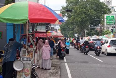 Pasar Takjil di Dinoyo Kota Malang