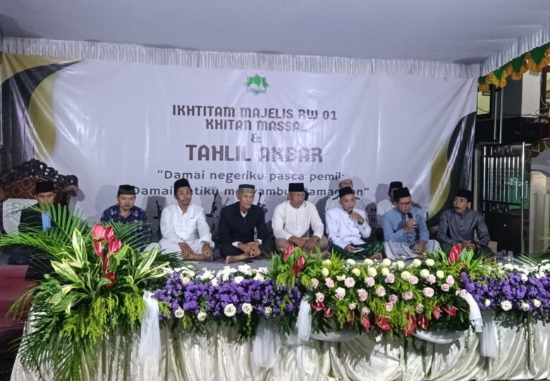 Masjid Jami' Darussalam Eratkan Silaturahmi Warga RW 1 Kelurahan Mojolangu Kota Malang