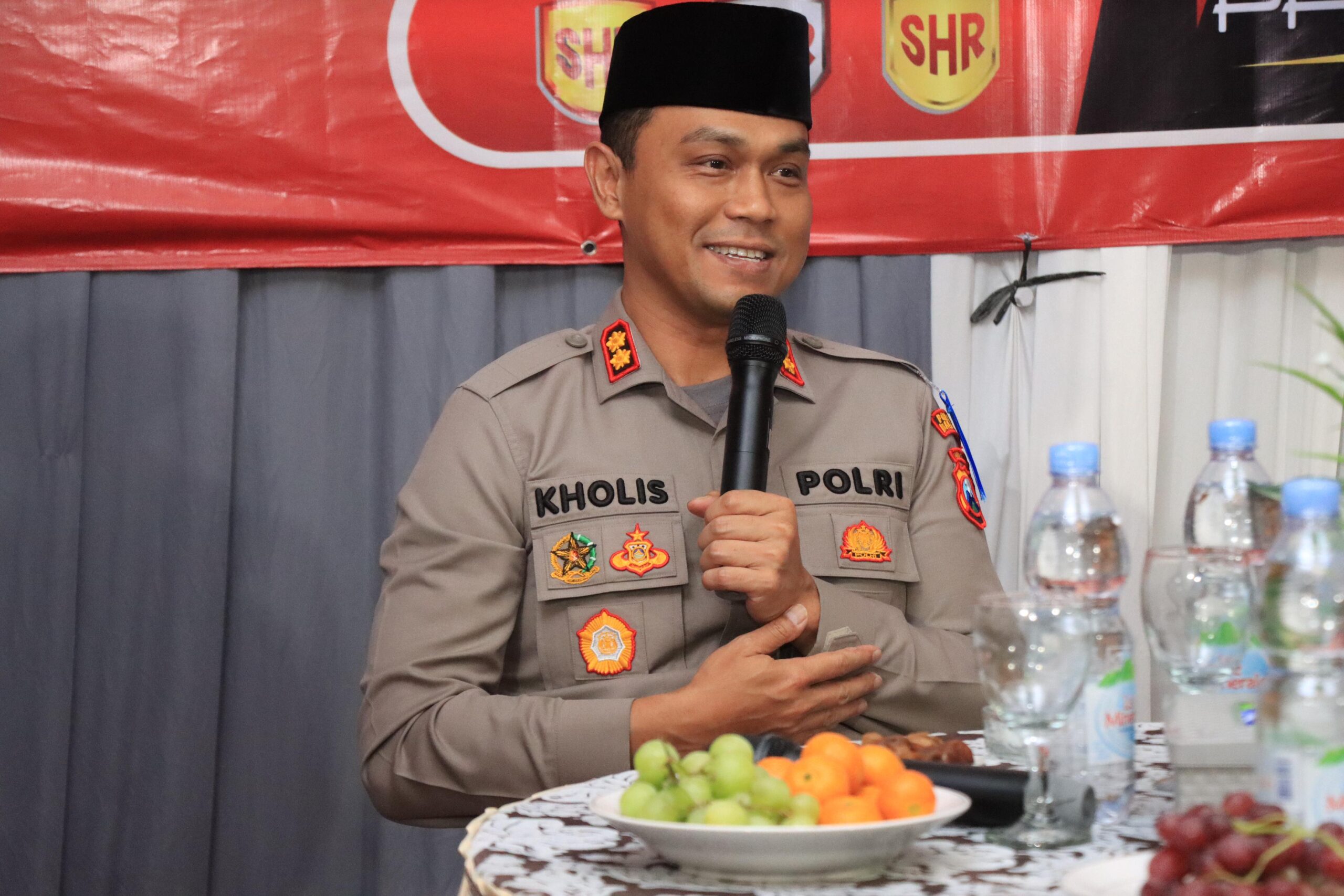Kabupaten Malang, blok-a.com - Forum Jumat Curhat kali ini, Polres Malang memanfaatkan untuk menampung aspirasi dan keluhan masyarakat berdama pengusaha rokok