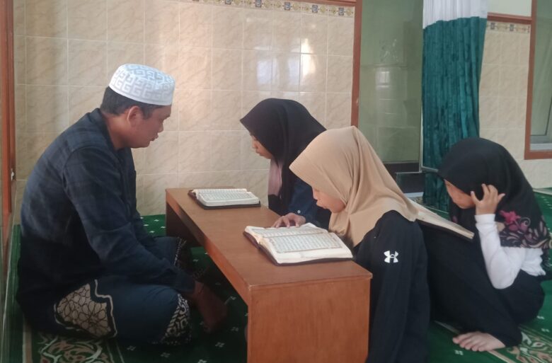 Ngabuburit Ala Anak-Anak di Dau Malang, Ngaji di Musala At-Taqwa